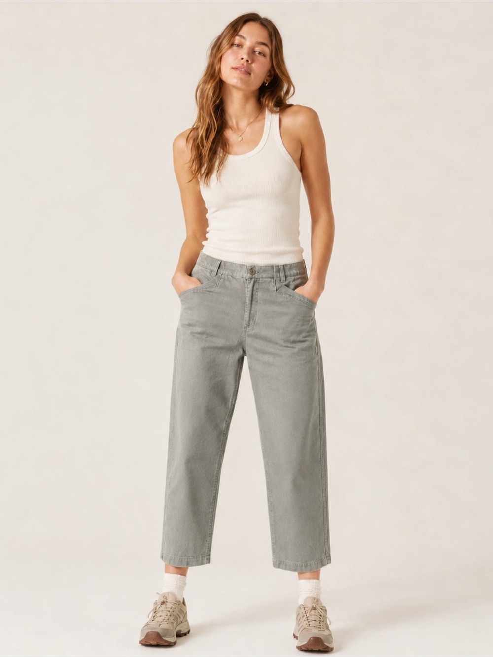 Columbia Women Green Cotton Straight Leg Crop Pants
US8 Outdoor Hiking Casual